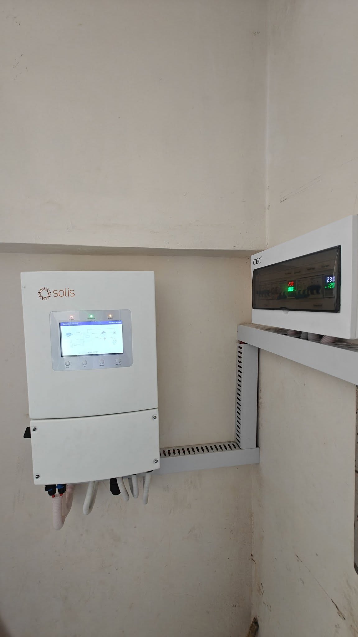 Wall mounted hybrid solar inverter